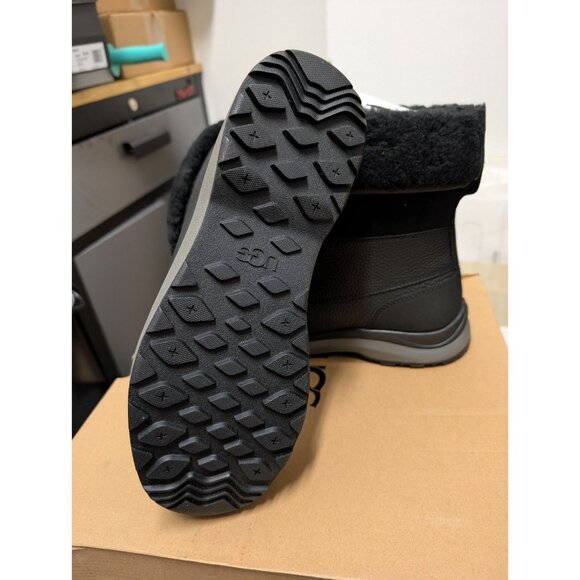 UGG ADIRONDACK III Black Winter Boots with Gray Lining size 10 NWB - Picture 6 of 7